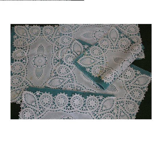 5-pc VINTAGE Fabric tablecloth napkin Turquoise and 7-pc plastic white - Picture 1 of 15